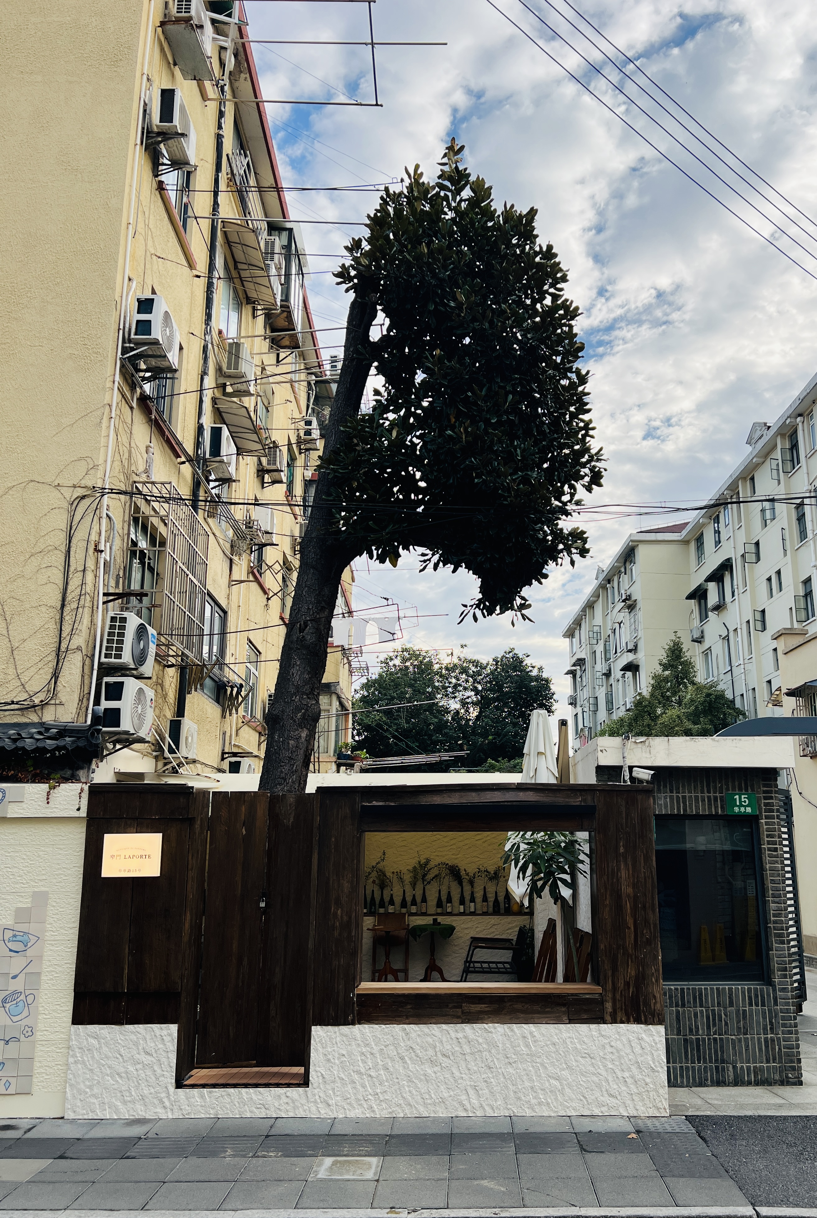 好像是个小酒吧