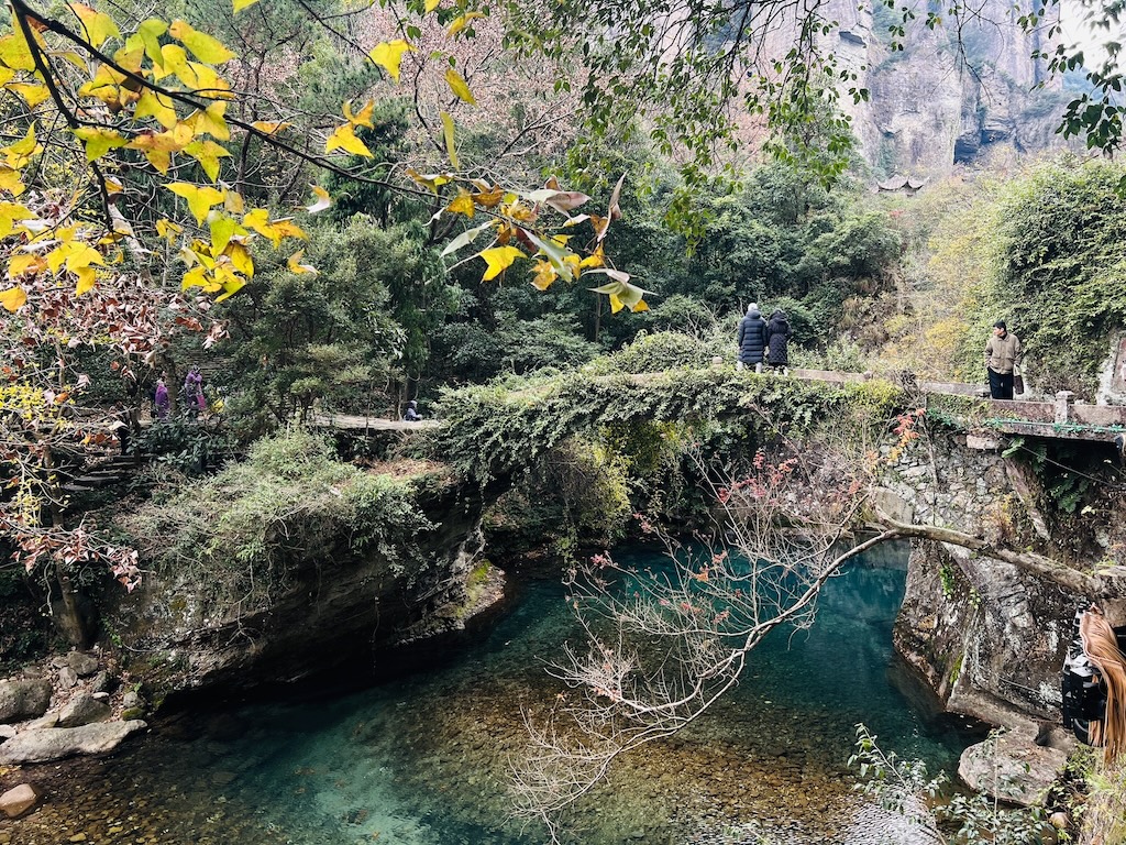 此处插入图片：小水潭景色