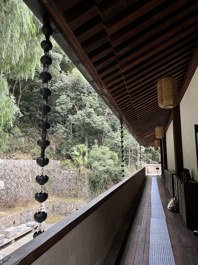 此处插入图片：寺庙大殿外观