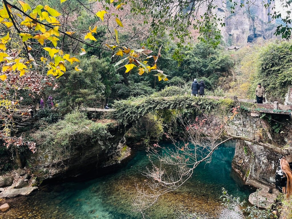 此处插入图片：小水潭景色